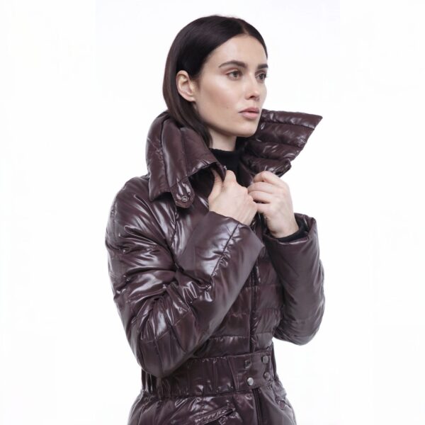 Piumino donna Blangé marrone in vera piuma con collo alto – dettaglio laterale