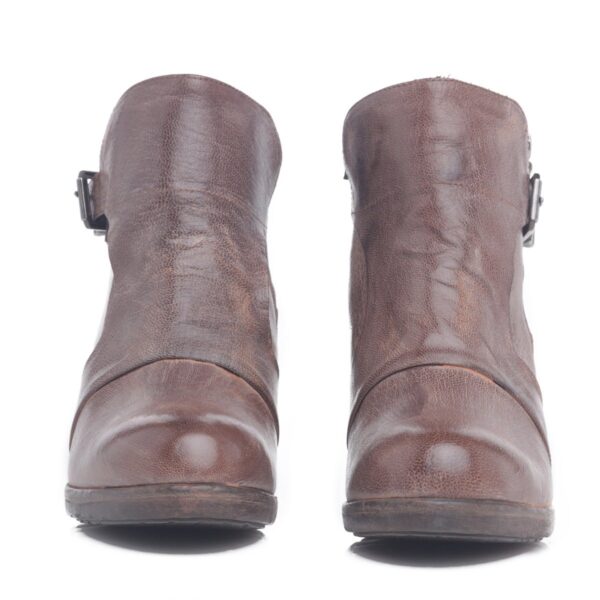 Altraofficina leather taupe boot