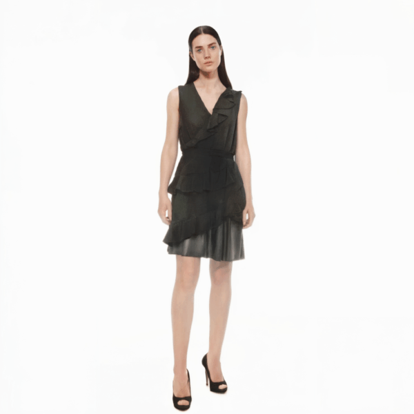 Twinset-Actitude-abito-nero-con-inserto-ecopelle-sul-fondo- vista frontale