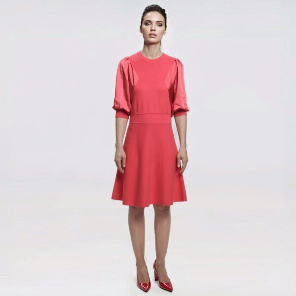 TWINSET – Abito Corto Elegante Corallo con Maniche a Sbuffo in Raso