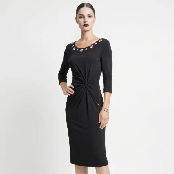 VDP – Abito Nero Sartoriale con Scollo Gioiello